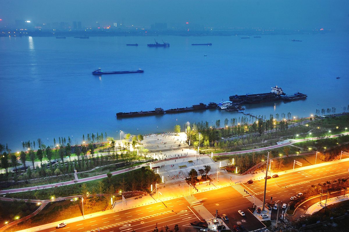 2015年6月23日,武汉,武汉青山江滩夜景.