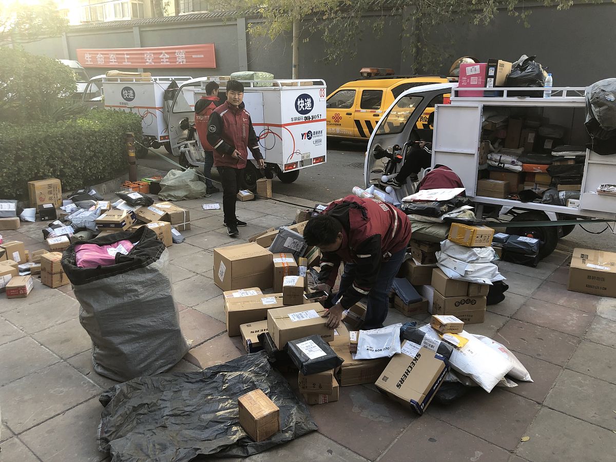 快递业狂飙！500亿件背后的消费热潮与物流变革