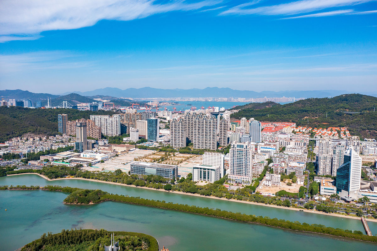 2021年11月14日,厦门,航拍城市风光.厦门思明区滨北超级总部.