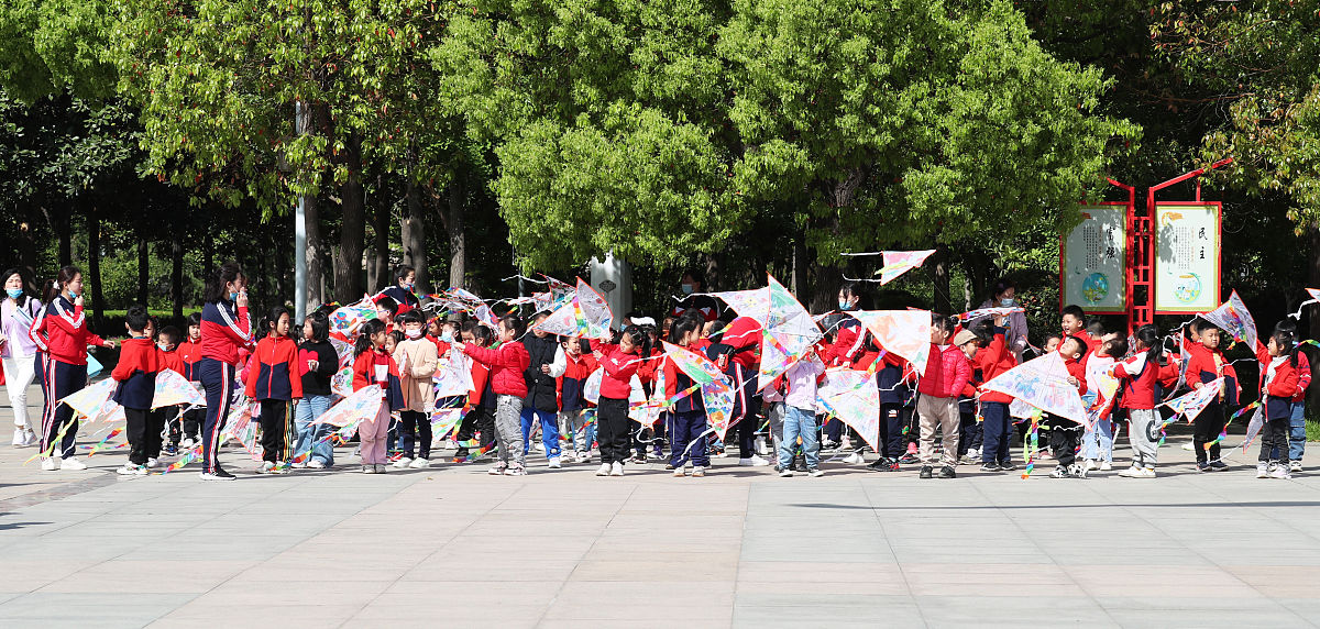 '青春·逐梦·筝彩' 创意设计大赛：电子信息工程系用风筝点燃青春梦想