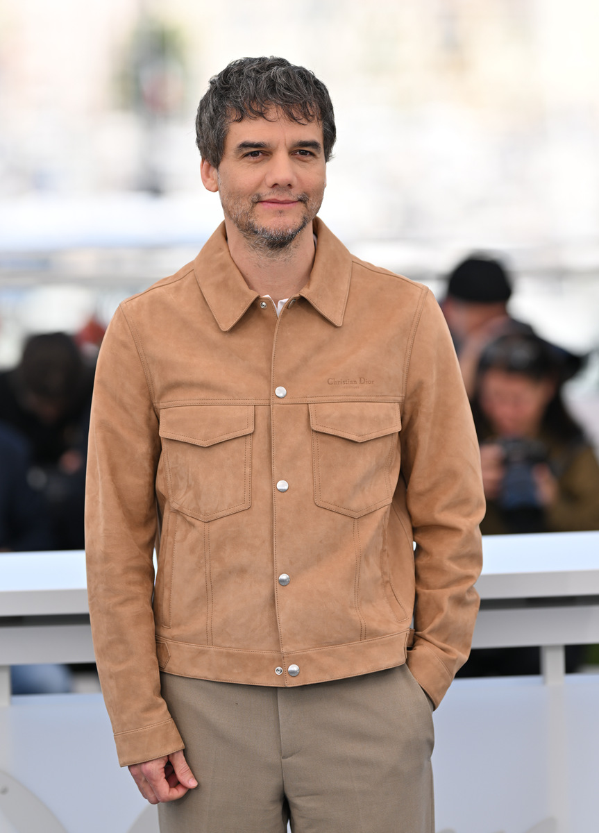 Stylish Sleeveless Cardigan Jacket for Men: Warm, Versatile & Trendy