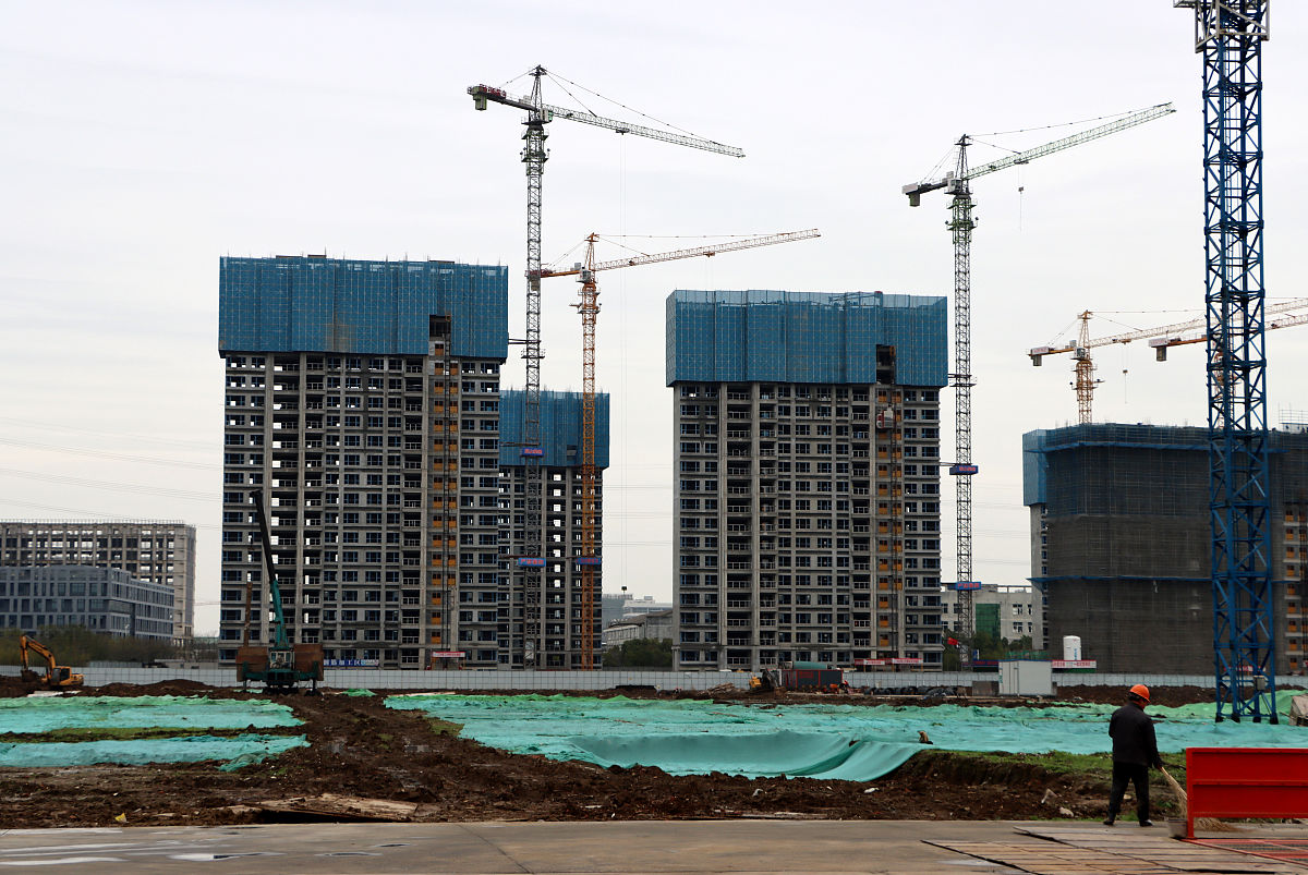 为论文绿地M房建项目防水施工中存在的问题及对策研究写一篇选题依据写成一段话格式不少于500字。