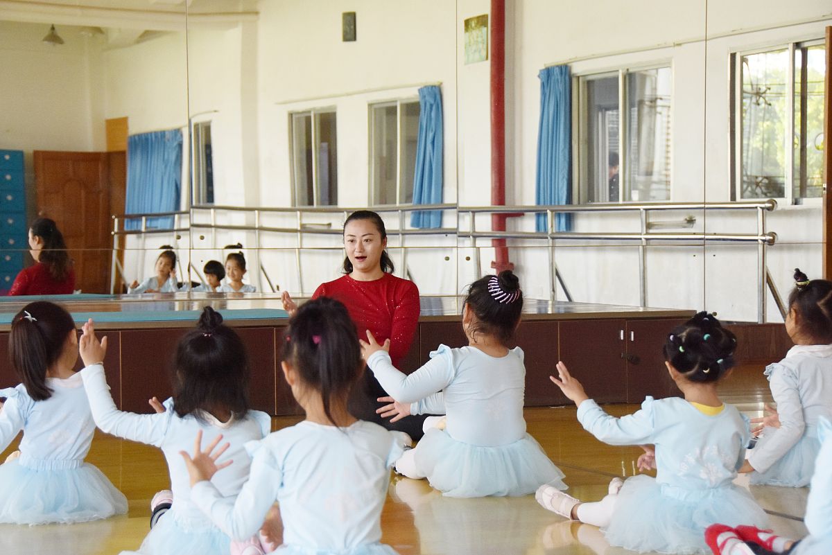 红河现在读什么中专学校好