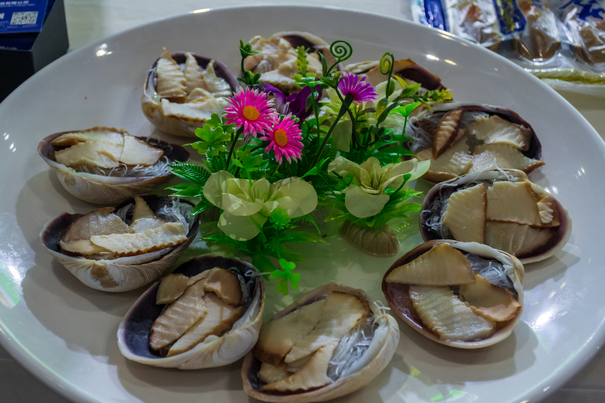 酒店宴会鲍鱼口感硬？餐饮部回应：清理时间过早致口感变柴