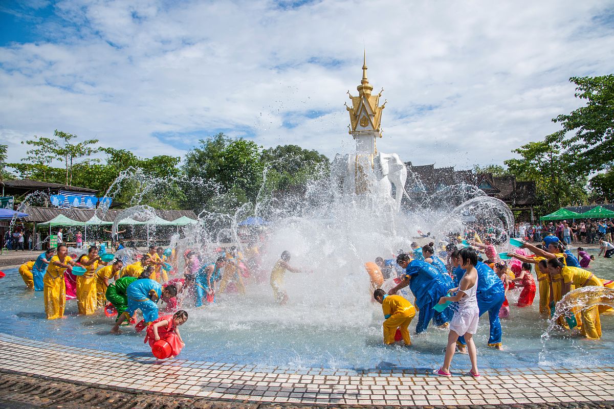 泰国泼水节：庆祝新年和祈福的传统节日