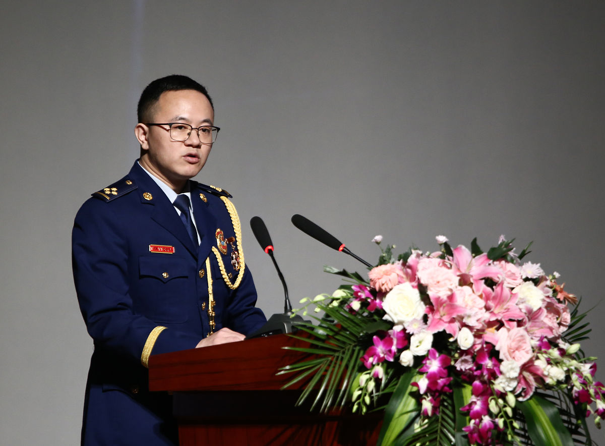 抗疫英雄事迹的启示：勇气、责任与爱的力量