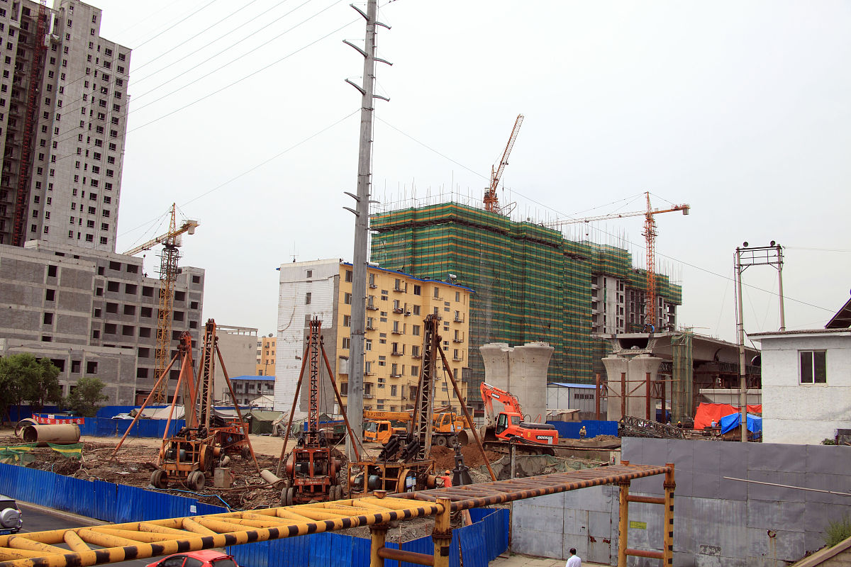 帮我写一份关于去参观建筑工地的实习报告