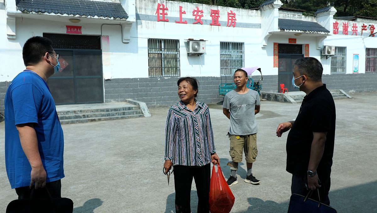 四川矿产机电技师学院开展走访慰问活动，传递关爱与温暖