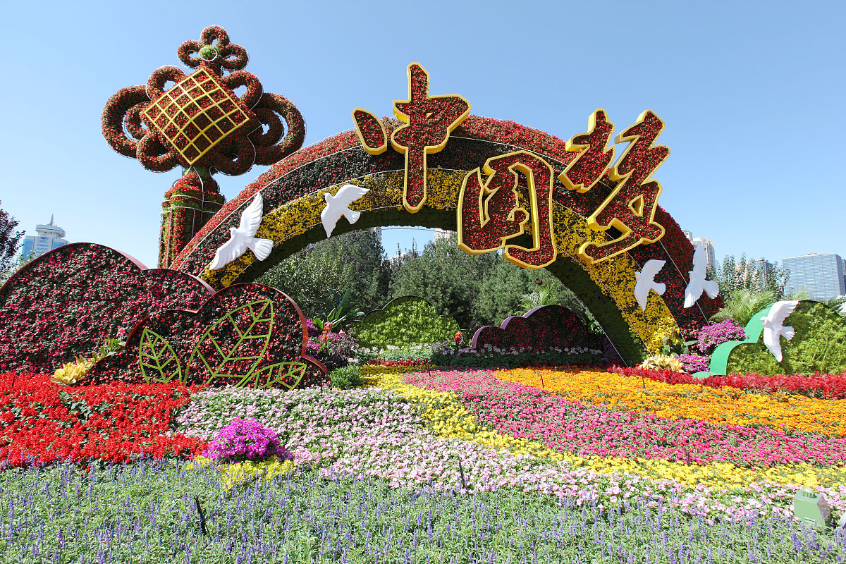 《奋进新时代致敬劳动者》读后感题目自拟