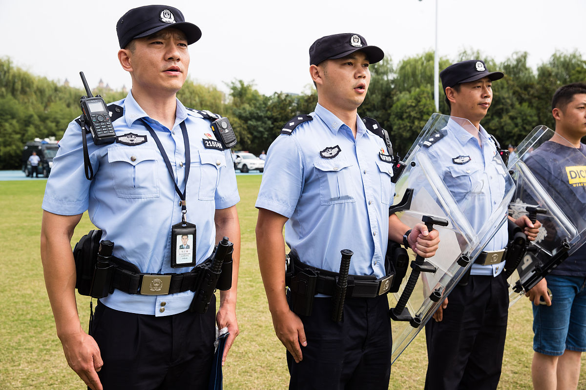 新警察的形象：勇敢、正直、专业、友善