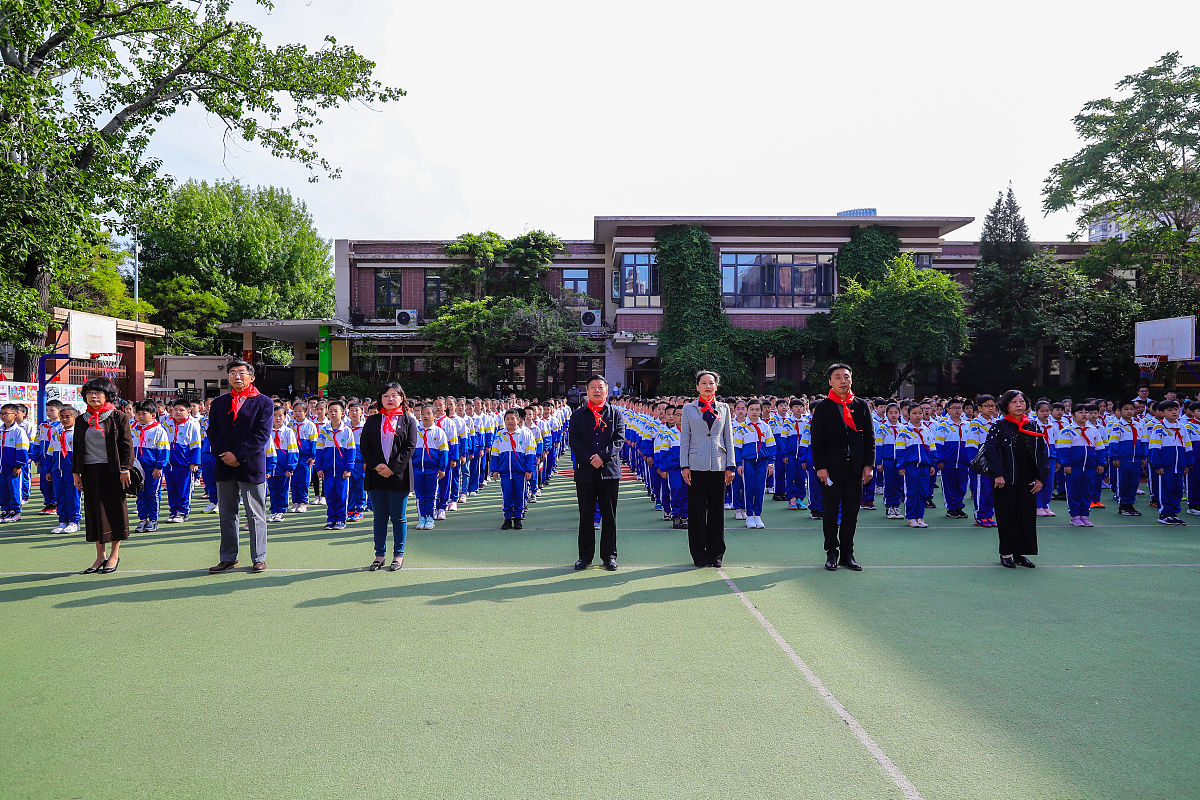 2021年5月10日,天津市和平区40所中小学同时举行"党在我心中 永远跟党
