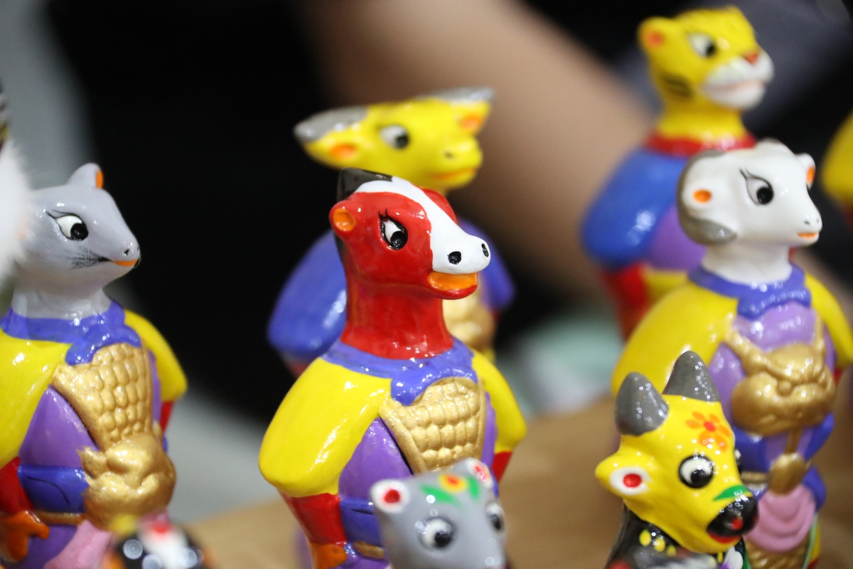 唐三彩陶叠俑文创：'彩叠乐' - 创意电子产品