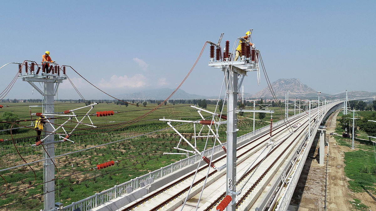 浅谈电气化铁路接触网维护与检修的优化策略分析中文论文摘要