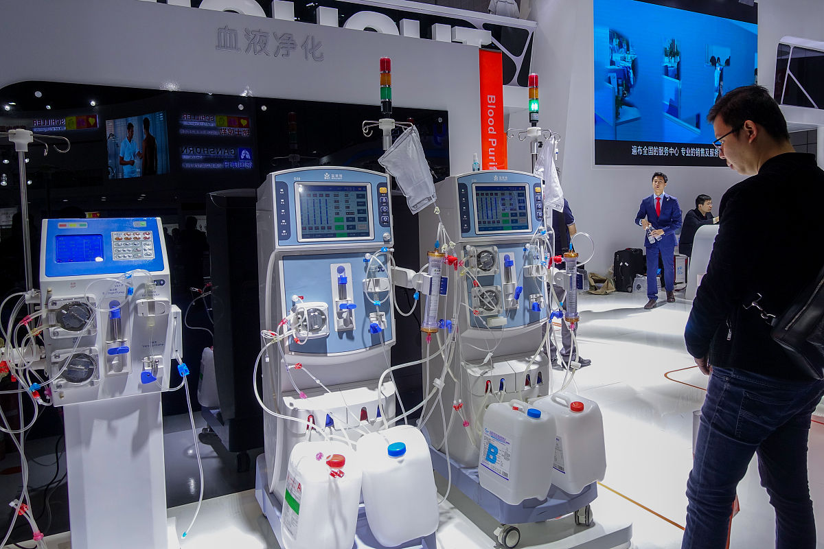 你正在撰写论文飞机发动机维修中新技术的引入和发展请总结分析飞机发动机维修技术中机器学习和人工智的应用写成一段话格式不少于500字。