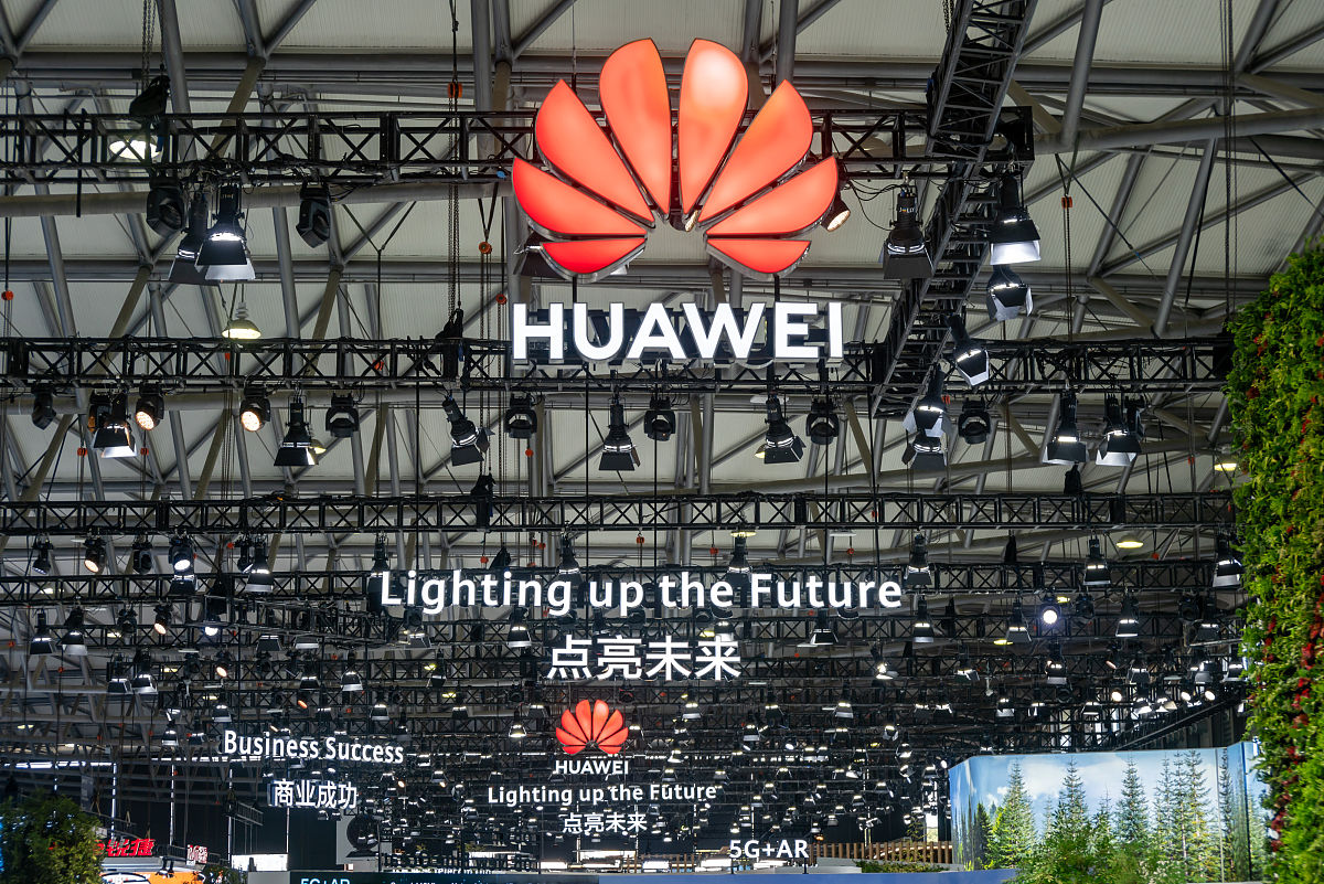 写一个介绍软文字数200字以内向目标受众如企业高管和中小企业主介绍自己的团队团队亮点包括1、团队成员来自华为、富士康等多个知名制造企业的核心高管。2、均有自己成功创业经验。3、涉及软件开发、TOC、6sigma、精益生产、自动化设备等多个领域的专家。