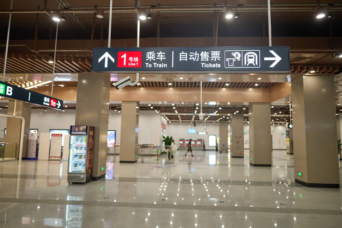 西安北站进出站口布局详解：路线导向、换乘通道、人流量控制