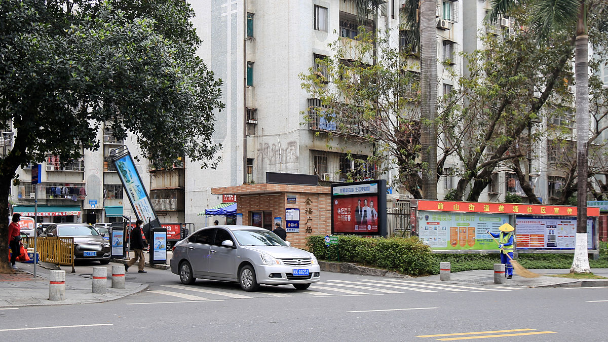 根据题目：关于朱泾镇南坪小区机动车停车管理工作的调查报告写一个调查背景至少500字