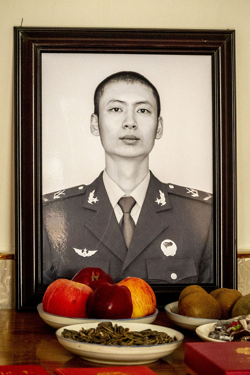 续写下列句子2000字两年之后阿斌龙王归位回归韦氏家族夺回万亿家产