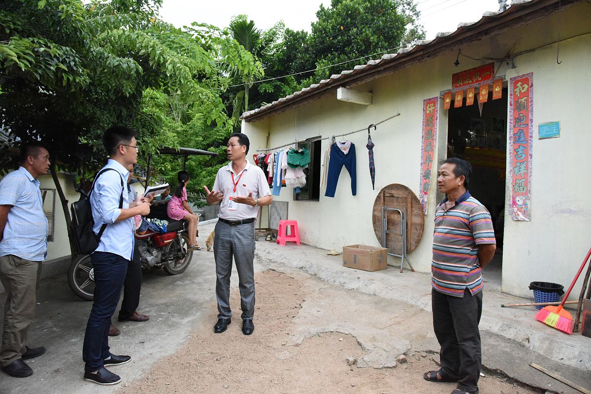 以关于富顺县骑龙镇铁牛村文化建设调查报告为标题帮我写一份2000字的调查报告并且规划每个章节的字数行政管理学专业