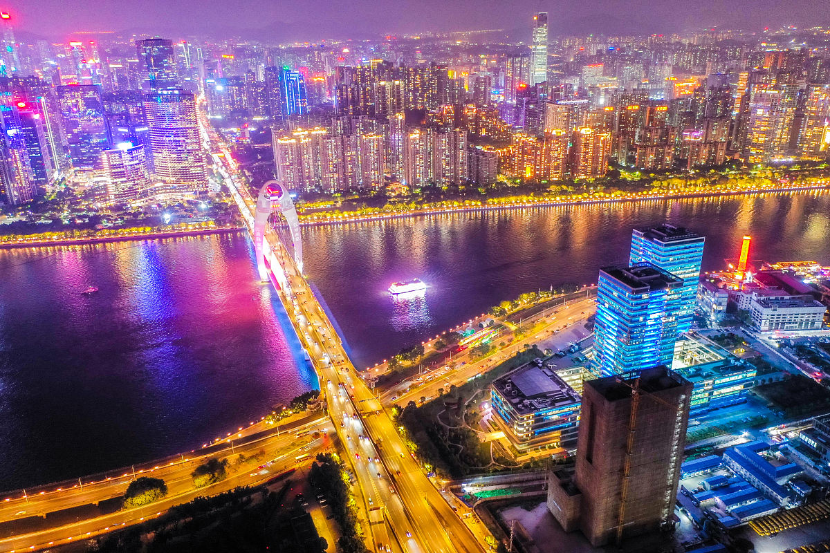 2020年12月1日,广东省广州市,航拍珠江猎德大桥夜景.