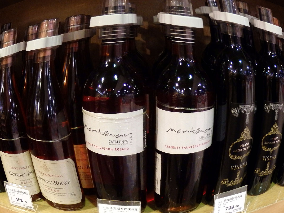 分类：葡萄酒国家：西班牙产区：卡斯蒂利亚-拉曼恰次级产区：瓦尔德佩涅斯等级：法定产区酒DO容量：750ML陈酿：12个月橡木桶陈酿+至少24个月瓶储成熟采摘年份：2017葡萄：坦普尼罗丹魄酒精：13类型：干红颜色：宝石红单宁：中等香味类型：陈酿橡木桶香型口感：中等酒体：中等强度酸度：中等瓶型：波尔多标准瓶酒箱包装：普通彩箱酒塞：天然橡木塞酒标：不干胶标酒帽：铝帽酒箱：彩色纸箱保质期：10年2017