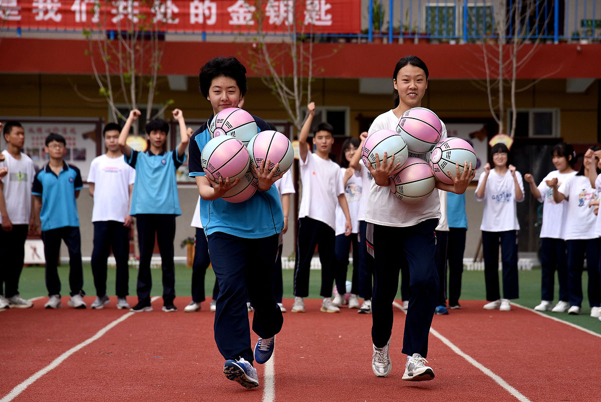 7岁男孩失去妈妈，AI虚拟妈妈陪伴聊天