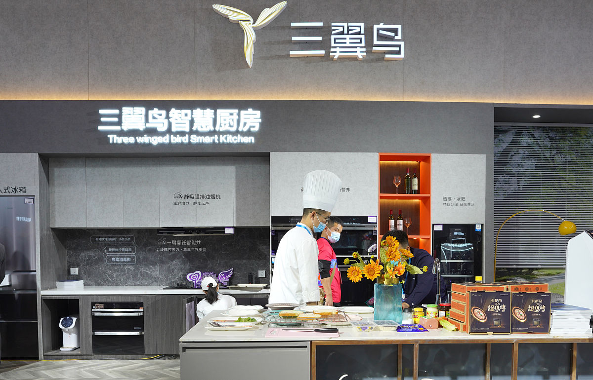 2021年10月15日,郑州,天猫优品高端家电博览会.三翼鸟是海尔智家旗下