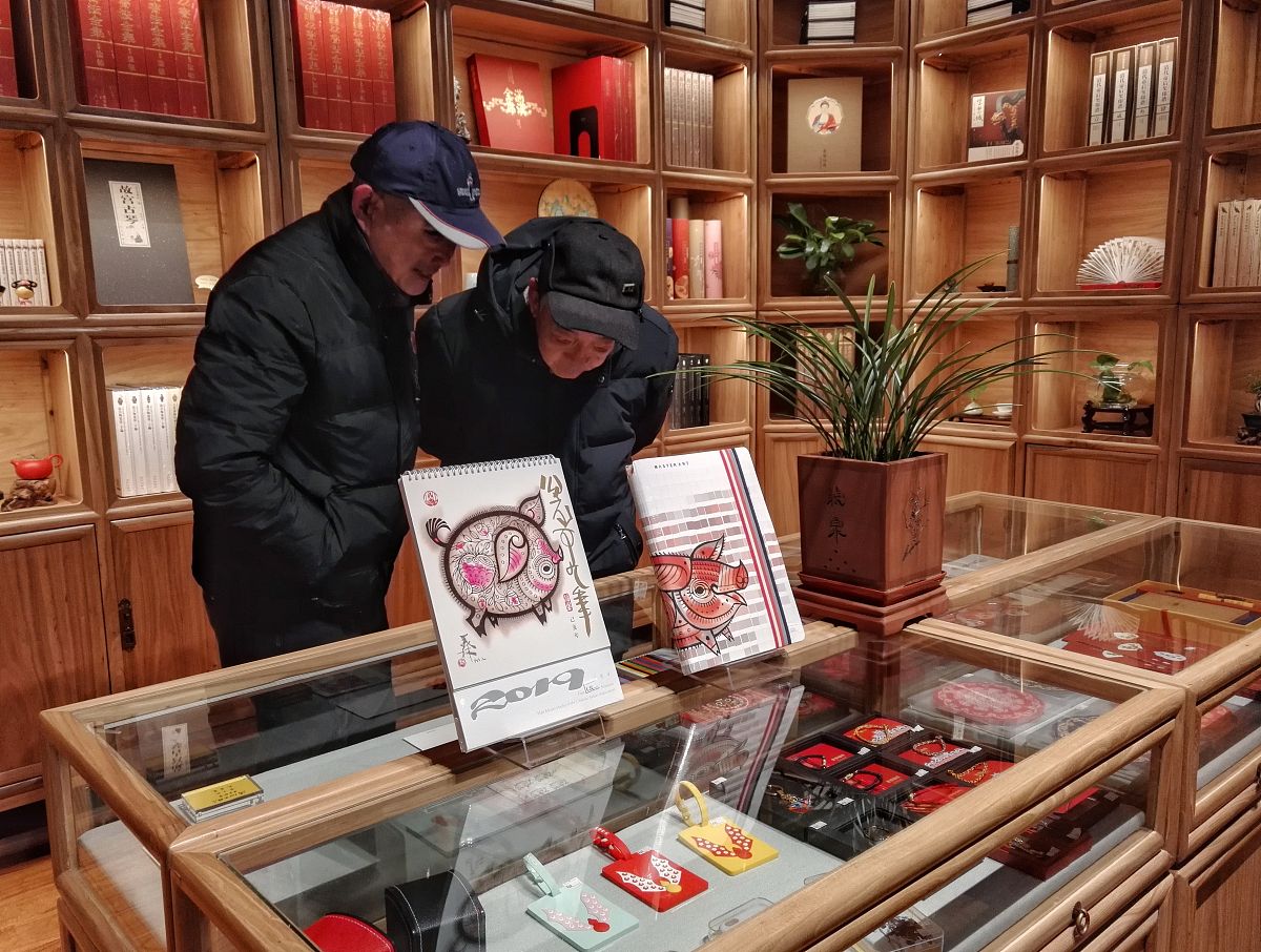 2019年1月6日,北京,"韩美林生肖艺术大展"在故宫博物院文华殿开幕,"韩
