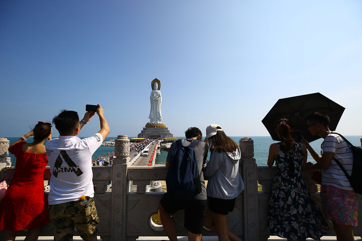 次级类目服务态度海口游记内容示例游客来写一句话例如：南山检票的小姐姐非常可爱看到我带着孩子优先让我从旁边进入