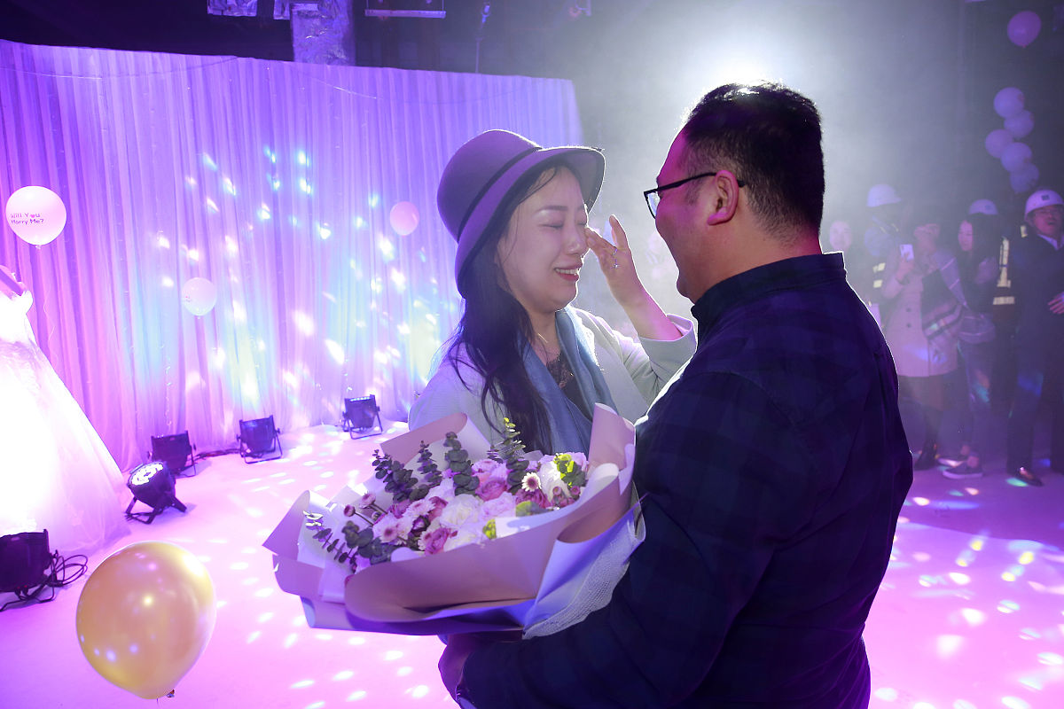 异地恋求婚感人告白：三年爱情，共度余生