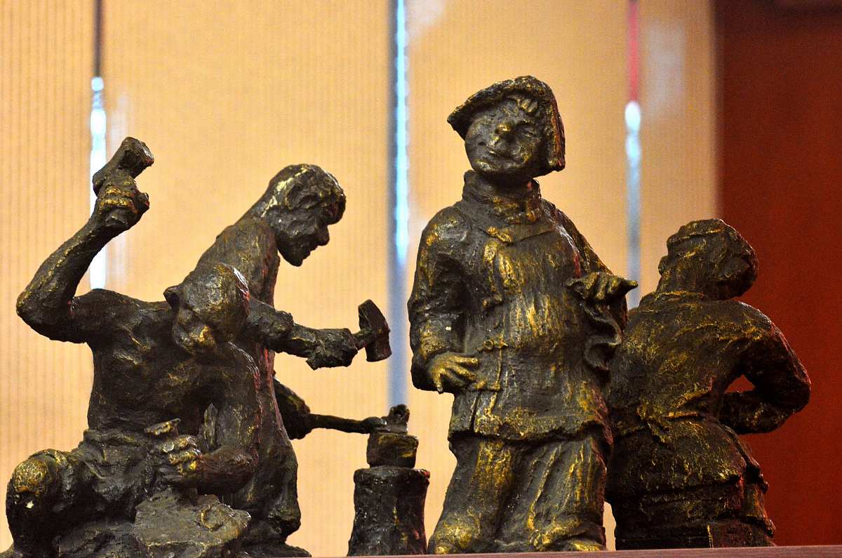 神仙下凡人间走下一句怎么说呢