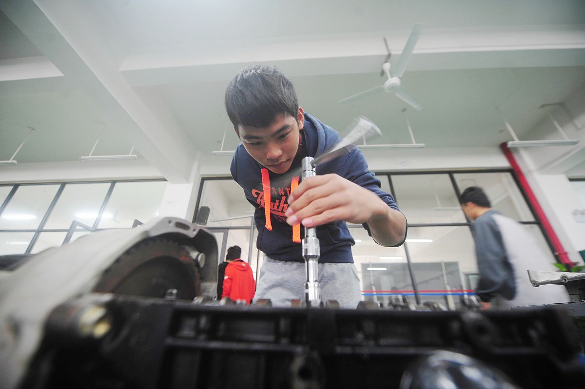 四川有哪些汽修学校比较好教学质量高