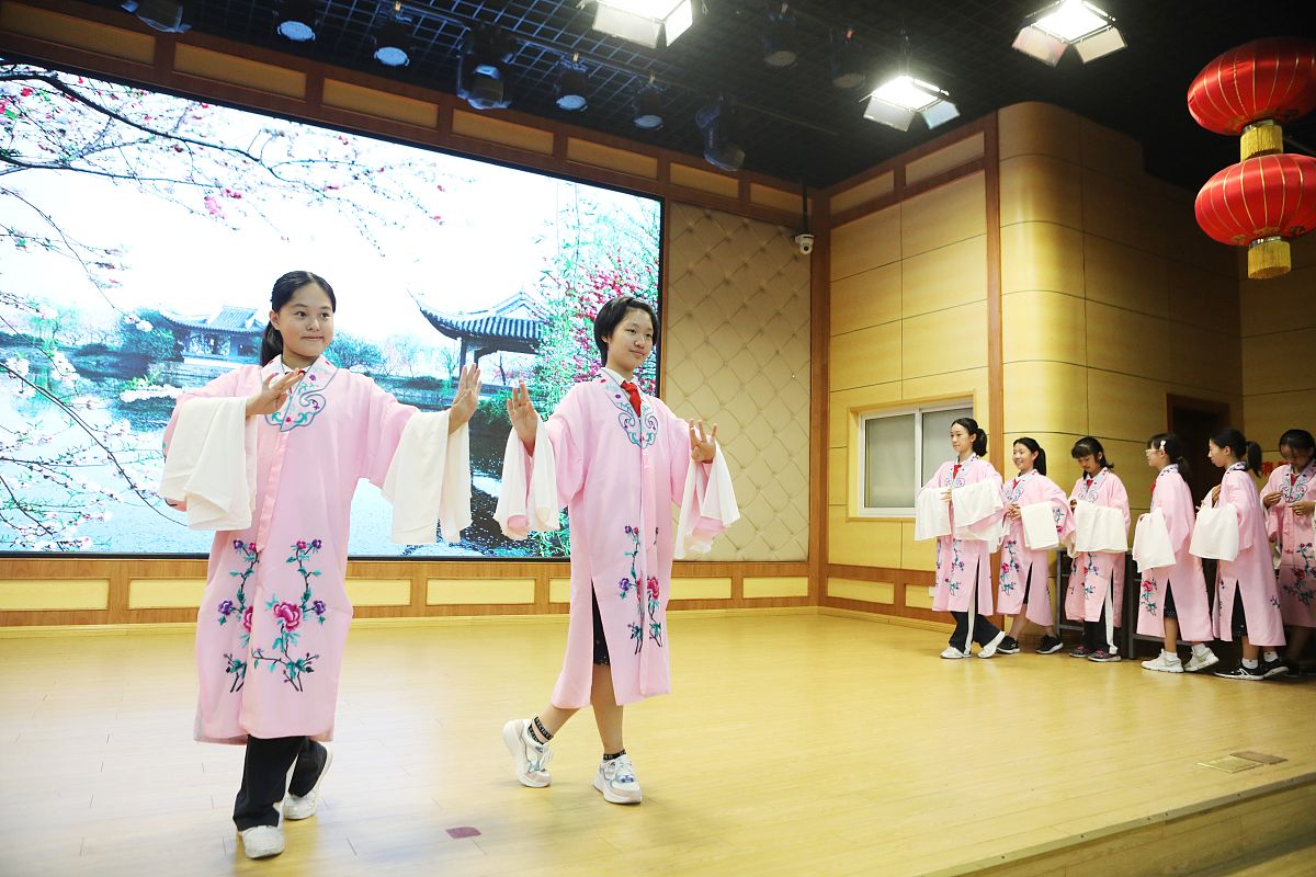 嵊州越剧艺术学校2021年招生条件 - 培养您的越剧梦想