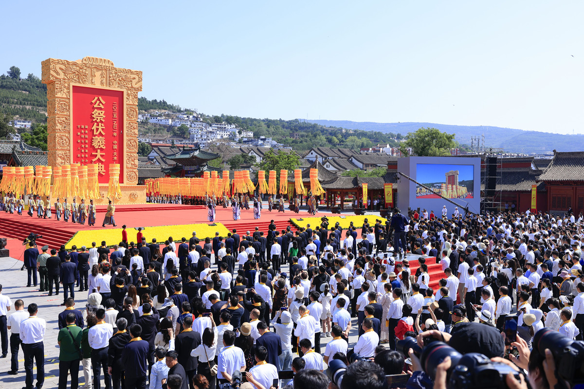 的 问祖炎帝 寻根高平第八届癸卯年海峡两岸神农炎帝经贸文化旅游招商系列活动论坛策划案 时间为2个小时 地点在800平米酒店宴会厅 有7名省市级领导发言 需要预留20分钟媒体采访时间