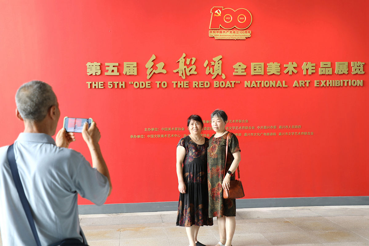 邱辉于2022年在《构建数字赋能红色资源保护利用研究》中提出红色文化的传承要适应数字化时代的趋势充分发挥数字赋能对红色资源的保护和利用助推江西建设更具创造力、创新力、竞争力、影响力的文化强省。分析其不足50字