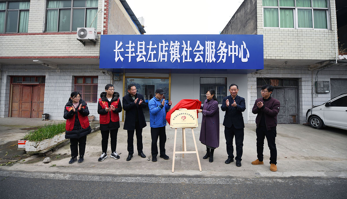 今年是海阳市委市政府确定的招商引资年。围绕发城镇项目建设处于快速发展期为保障项目正常运营吸引更多企业驻扎发城镇现成立营商护航工作站其中工作站包括员工之家工友调解室调解员工矛盾提供健身器材为企业员工休闲娱乐强身健体禁毒工作室可以为外来的企业员工普及禁毒知识法律咨询室为企业和职工提供法律咨询部门联动联合公安派出所执法中队应急办等多个部门为企业安全发展保驾护航介绍营商护航工作站的功能和好处为发城镇吸引外