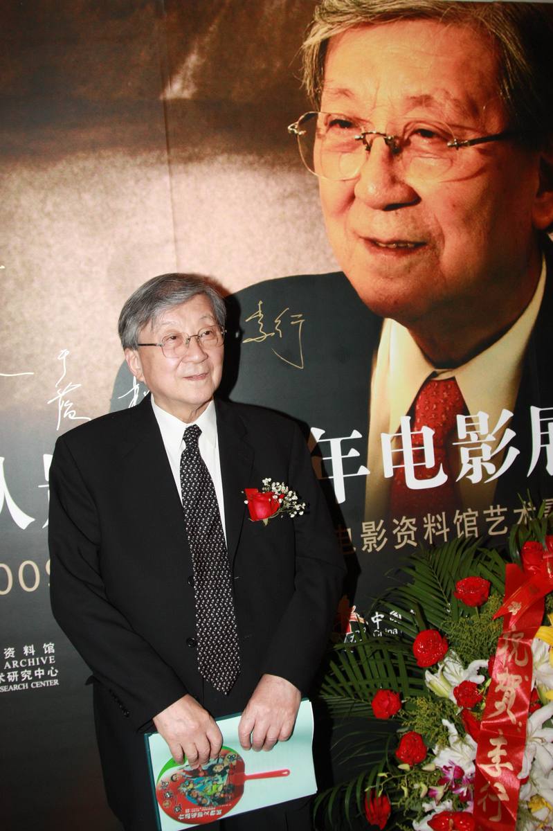 我是一个新入行的导演专业学生我追求浪漫天真纯洁和艺术思考请基于以上条件为我推荐十部电影并给出具体的推荐原因以说服我观看