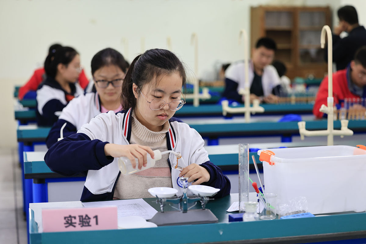 提升中学生物理实验兴趣的研究：开题报告