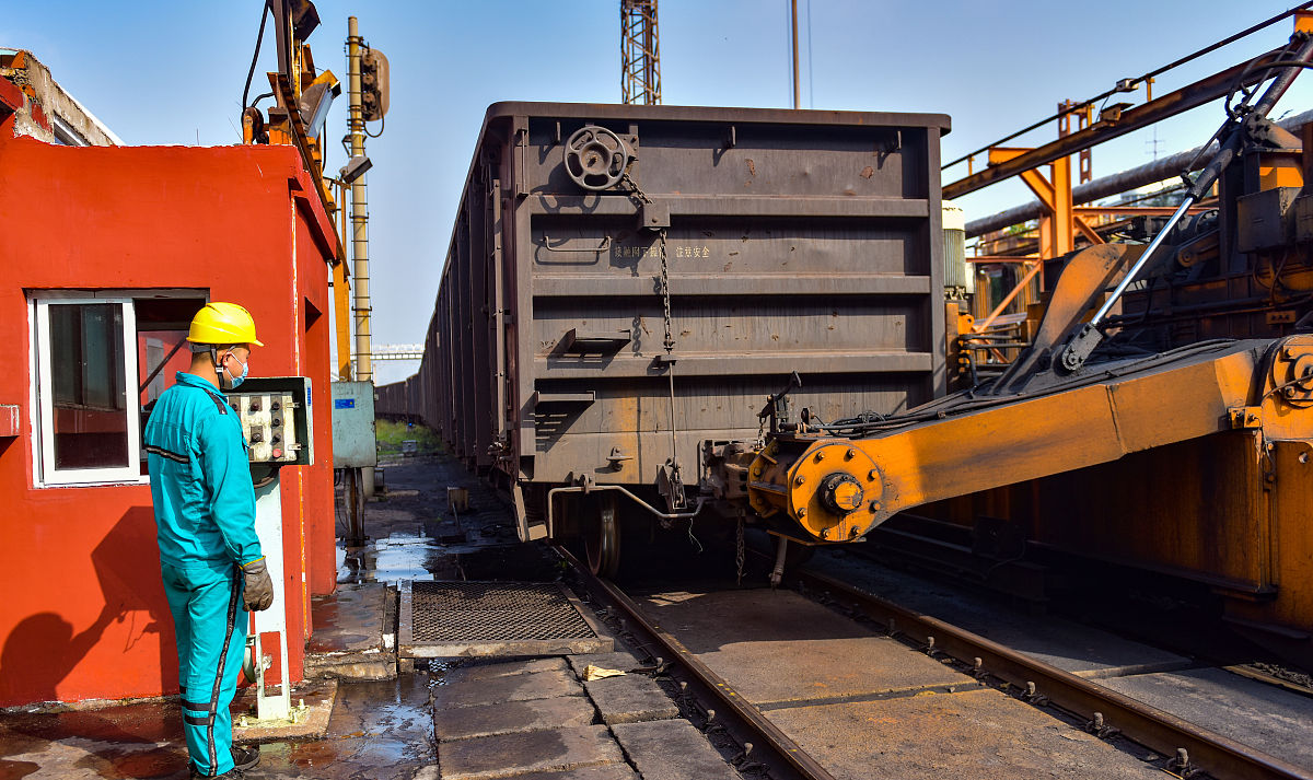 1173640507：中国共产党成立的意义		中国共产党成立的意义在于它代表了中国工人、农民和其他被压迫阶级的利益推动了中国革命的胜利并建立了一个新的社会制度。中国共产党的成立标志着中国革命进入了一个新的阶段为中国人民争取了政治和经济上的解放开创了中国现代化的大门。中国共产党的成立也为全球共产主义运动的发展做出了贡献成为世界上最大的共产党之一。		1173640507：铁路货物装卸责任和方法