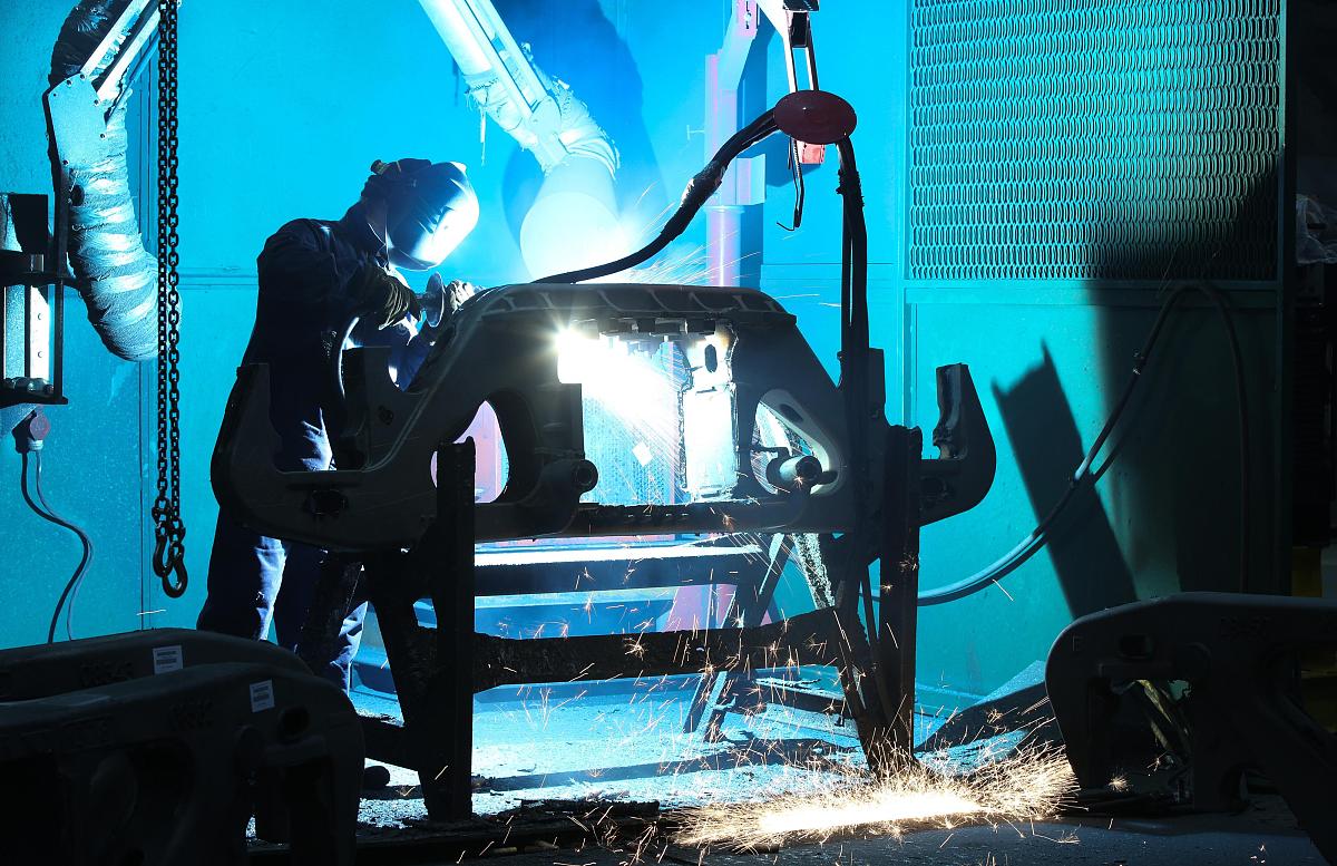 According to the consumers experience evaluation of the following this product and product detailsPITTSBURGH AUTOMOTIVE2 ton Compact Trolley Jack