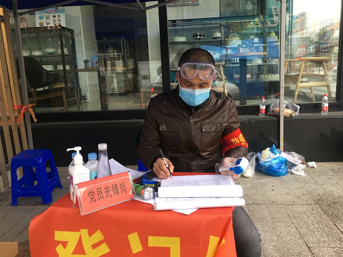 补充完整开头： 关于揭阳市监委留置中心供水检查情况说明为切实保障用户的饮水安全揭阳粤海水务有限公司于2023年4月24日组织技术部、工程部、水质监测中心对揭阳市监委留置中心供水情况进行全面检查。现场检查情况如下一、供水基本情况揭阳市监委留置中心所在区域属于揭阳市第二水厂供水范围供水水源为新西河水库原水水质满足《地表水环境质量标准》GB3838-2002Ⅲ类标准限值原水经第二水厂处理后通过环市北路D