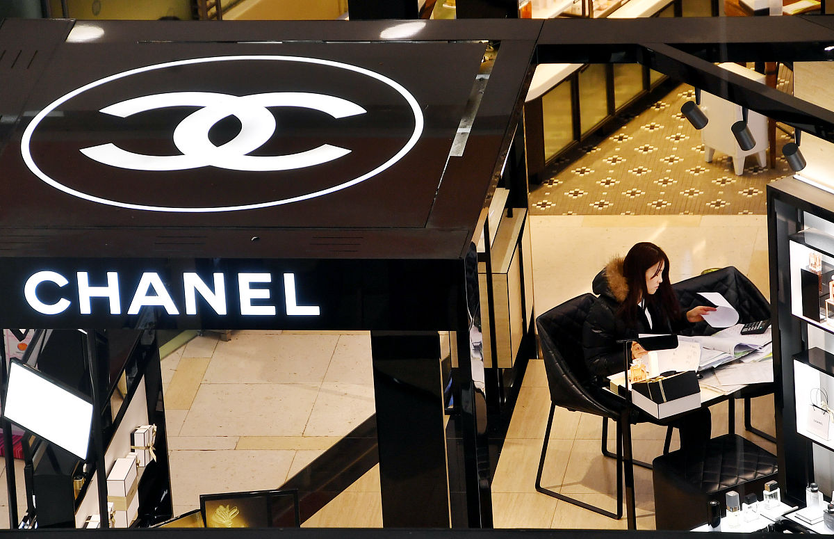 香奈儿是高奢还是顶奢？消费者该如何选择？