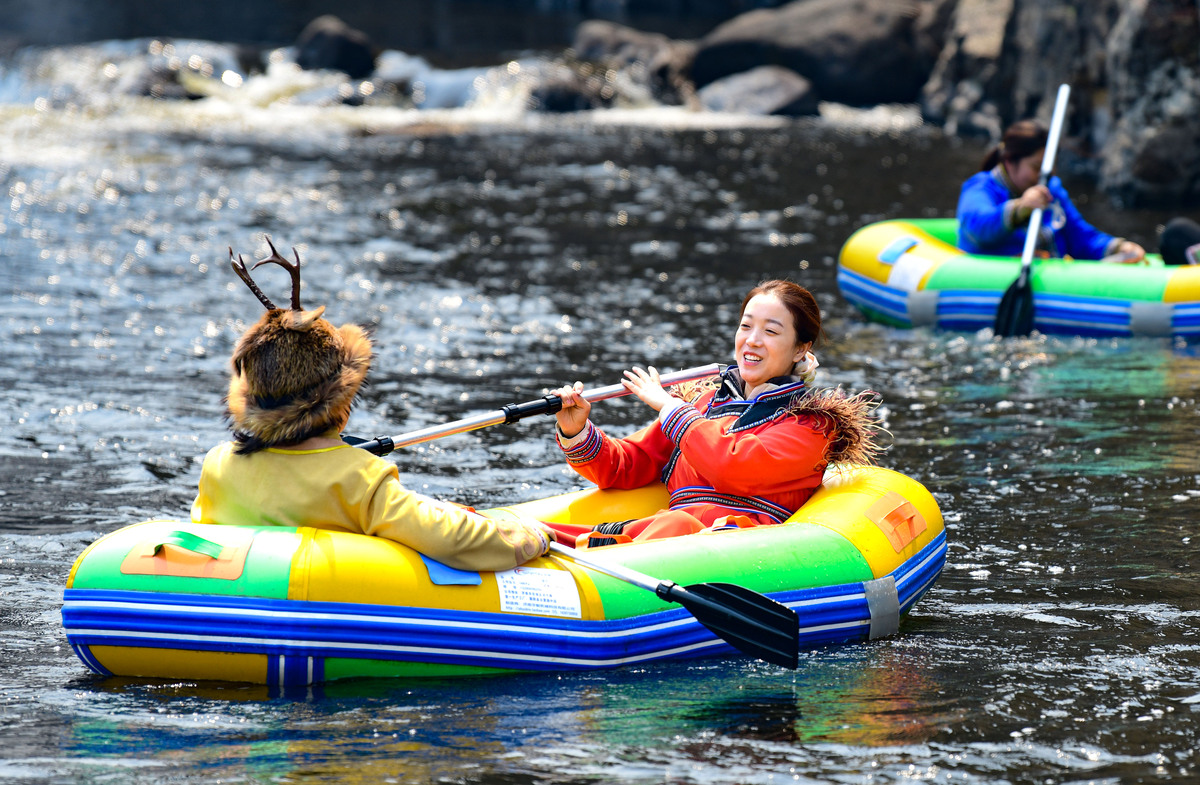 以水上冒险：划独木舟漂流探险为题写一篇1200字文章