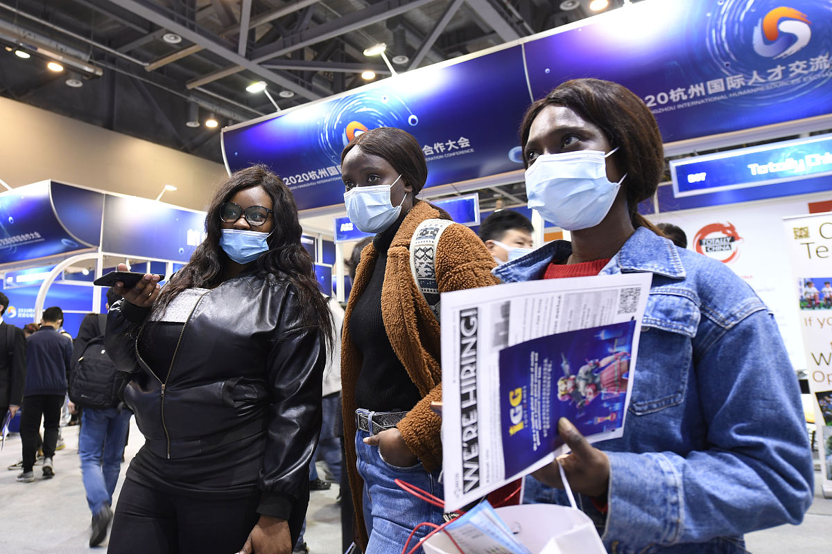 有了上位法以及国家政策的有力支持制定新的外国人来华就业管理办法是必要的进一步细分外国人来华工作分类标准简化来华工作申请材料优化审批流程将我国边境地区引进毗邻国家的一般劳务人员管理纳入法治化的轨道