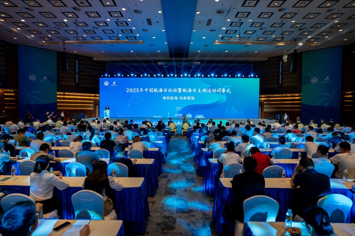 主体是经开区新能源新材料专班内容是帮助企业召开助企攀登产品推介会方式是通过邀请全市医药和食品行业优秀企业会议共100余人参加内容主要是观摩企业和集中产品推介写一篇新闻稿