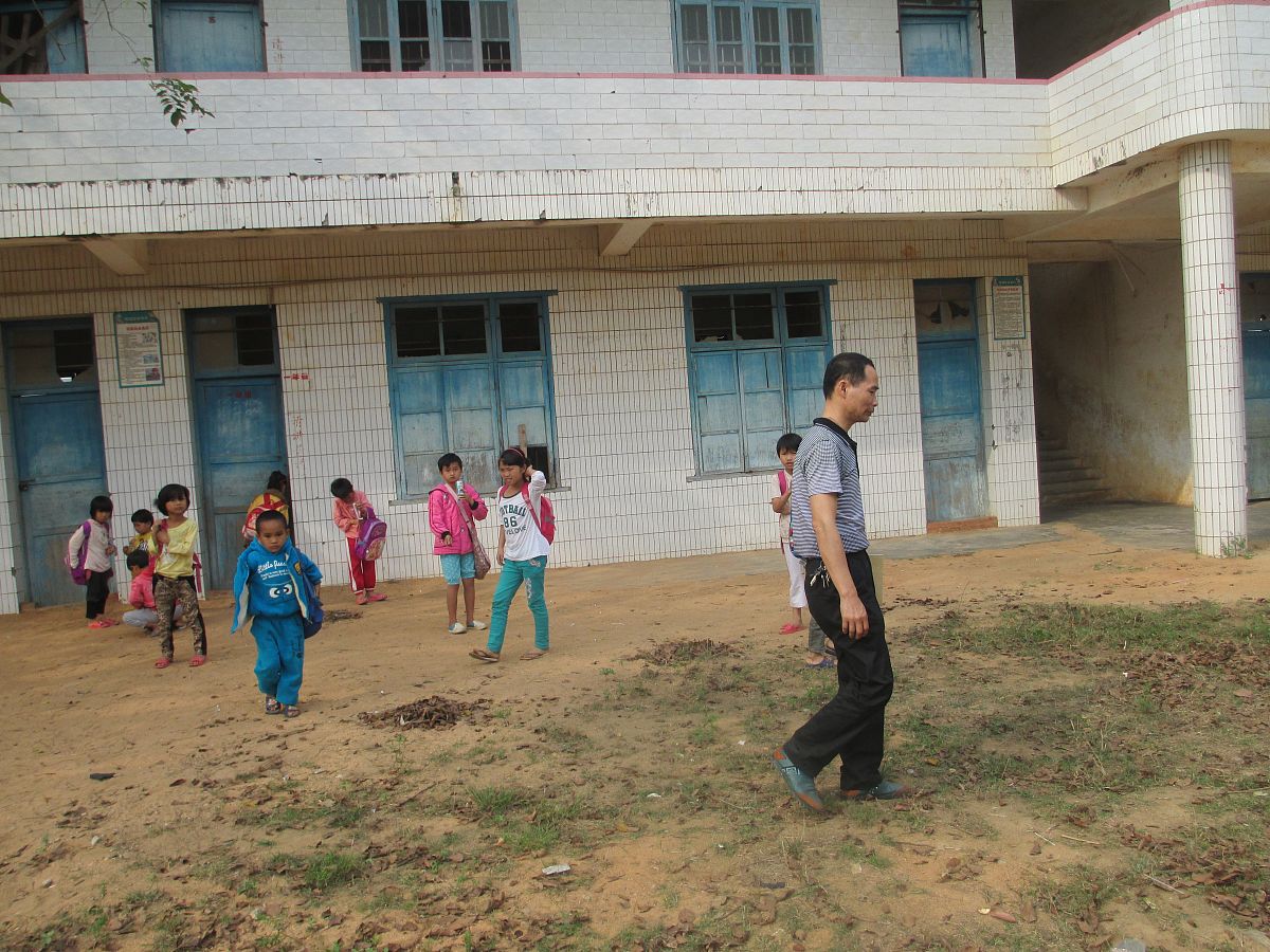 襄阳市老河口区老河口市四小语文教学见习观摩小学语文课堂教学实况并完成观摩课程经验的总结工作。听小学语文教学经验和改革报告或者观看报告录像300字的总结感悟
