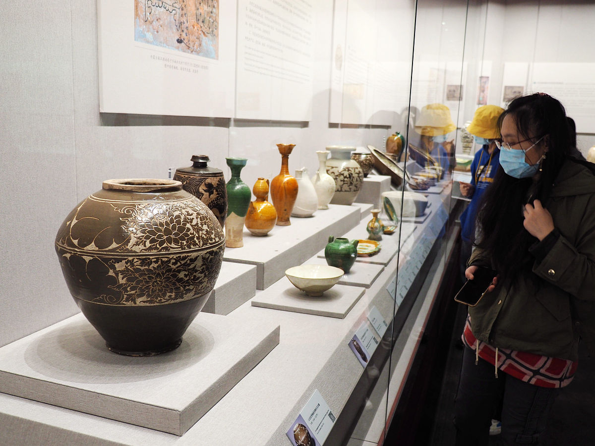 长沙窑数字产品设计研究方法：文献、案例和调查