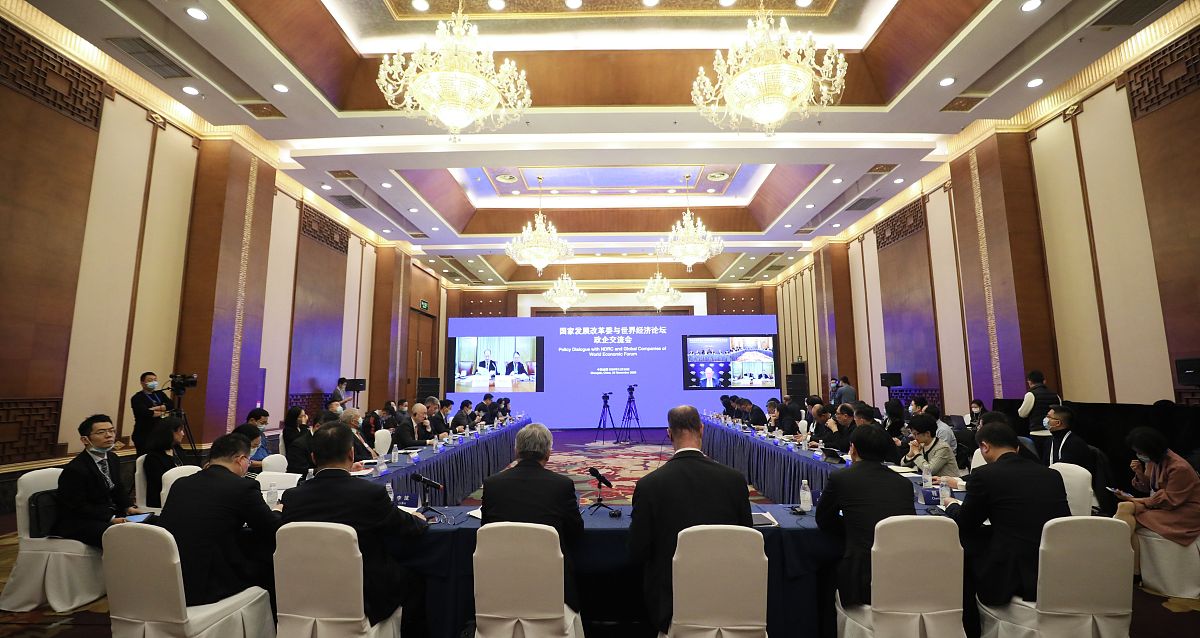 请写出10条新闻标题描写广州南沙资管专项政策征求企业代表意见座谈会顺利召开