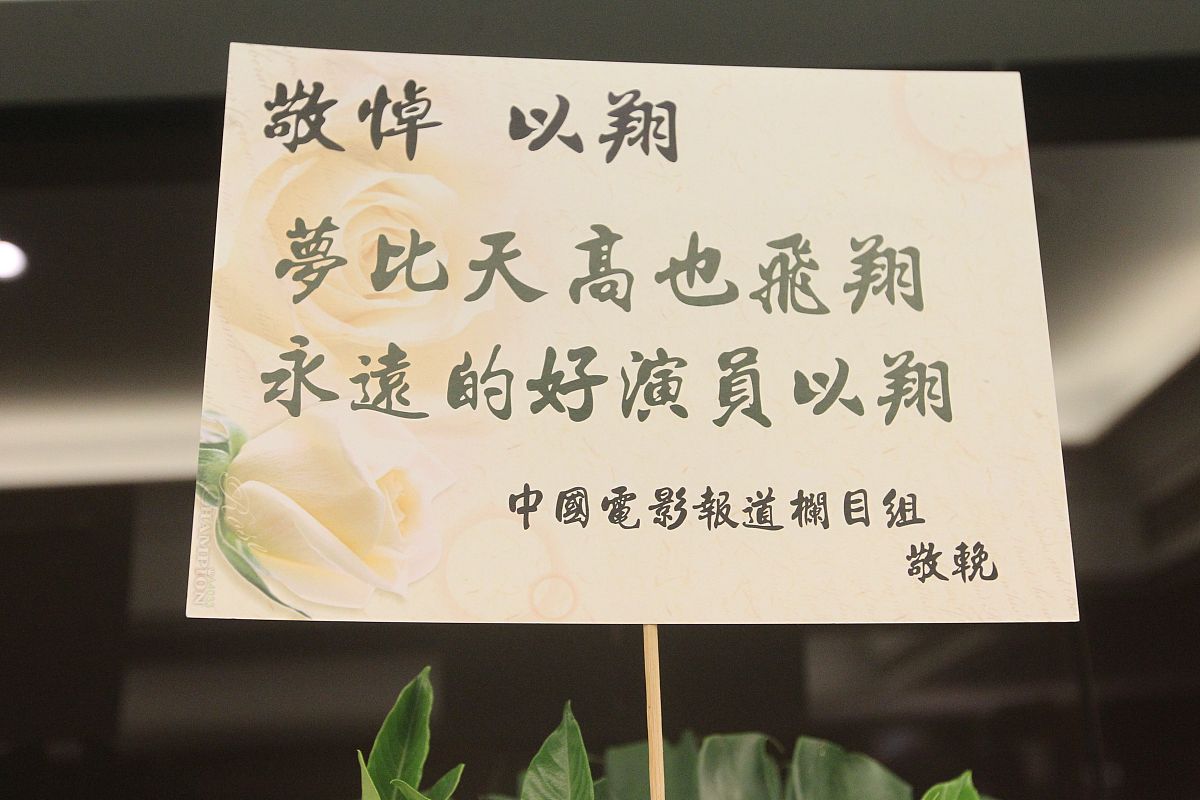 可以帮我创作一首关于纪念日的七言律句吗