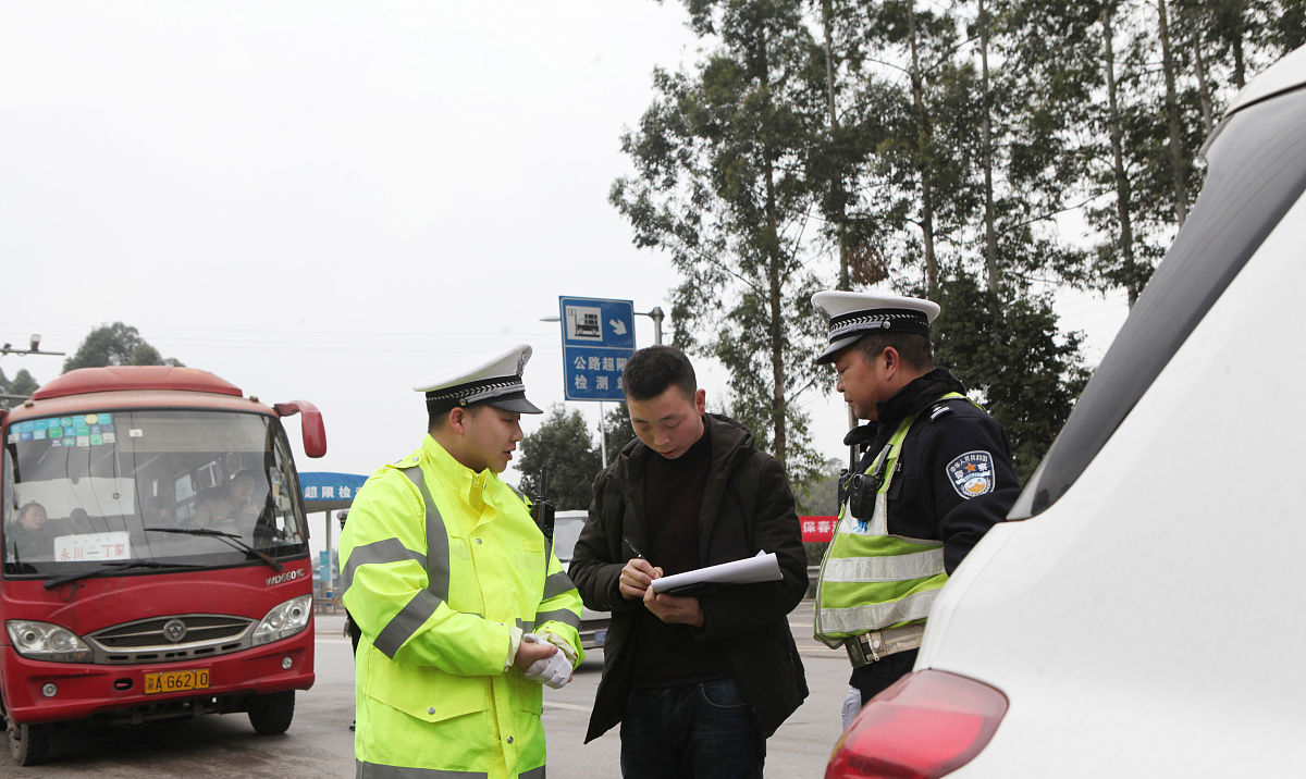 杭州公安高速交警发布'双节'亚运出行服务指南，保障超长黄金周出行安全